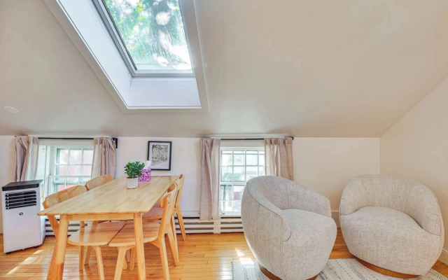 Walkable 3-unit Retreat on Main Street, Waterbury!