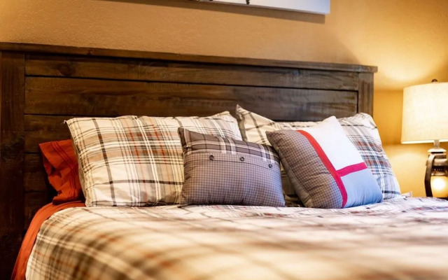 Willow's Hideaway - Pet Friendly Cozy Cabin!