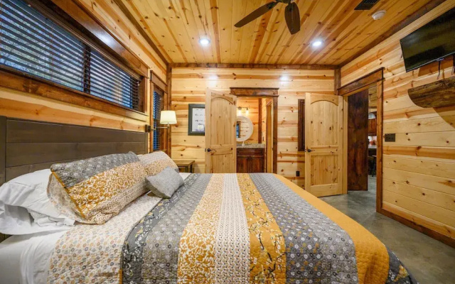 Sugar Daddy Cabin for 13!
