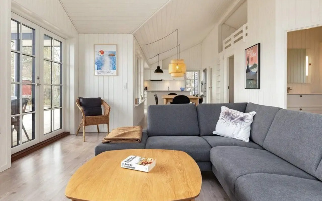 6 Person Holiday Home in Martofte
