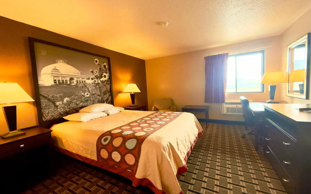 Super 8 by Wyndham Melrose