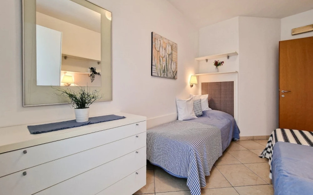 Beautiful Flat in Residence With Pool