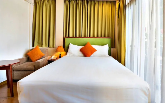 HANZ LakeView Hotel Hanoi