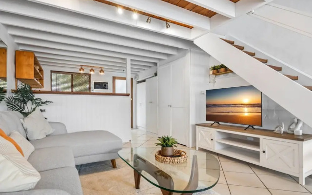 Chic 2-bed Cabin-style Home by Mooloolaba Beach