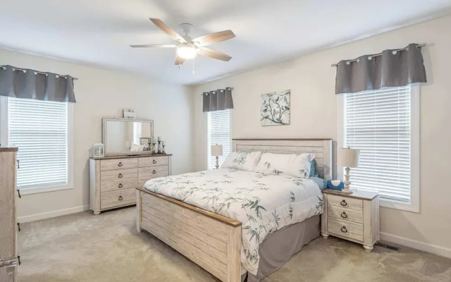 Wild Air Getaway For 12!