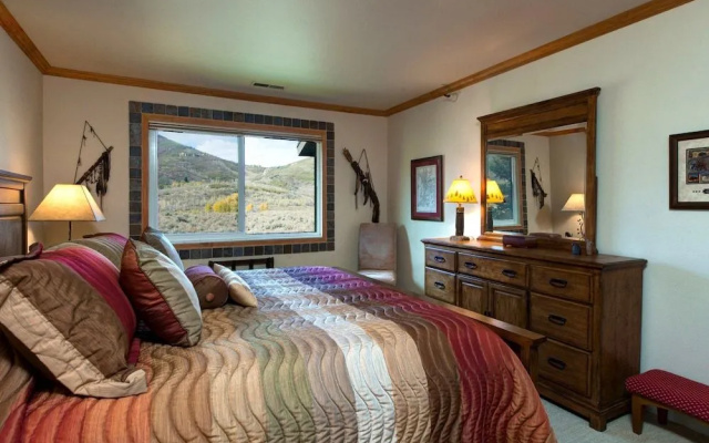 Mountain-View Beauty by RedAwning