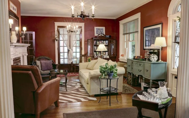 Olde Square Inn Bed and Breakfast