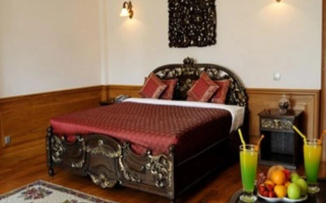 Royal Reward Resort