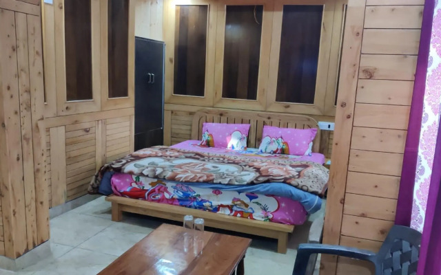 Goroomgo Payal Mall Road Nainital