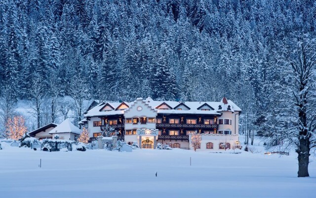 Hotel AlpenSchlössl вид на фасад