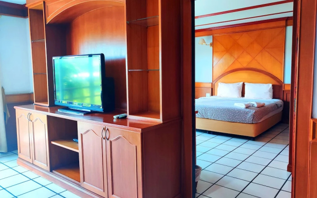 Thongpaeka Hotel