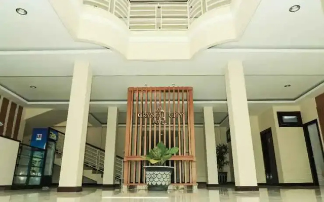 Crystal City Hotel