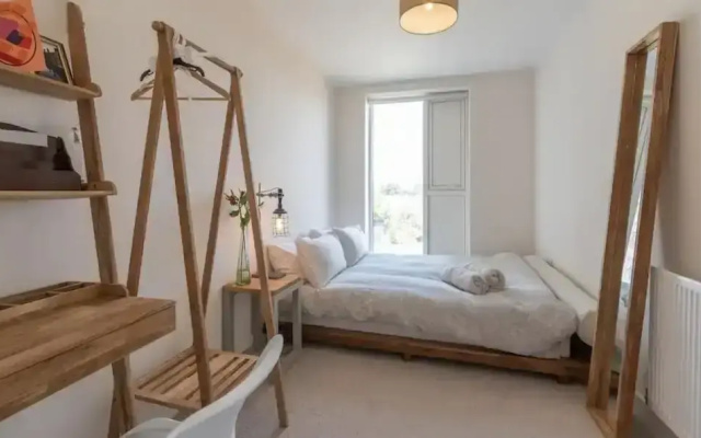 Apartment Sleeps 5 With Balcony Views