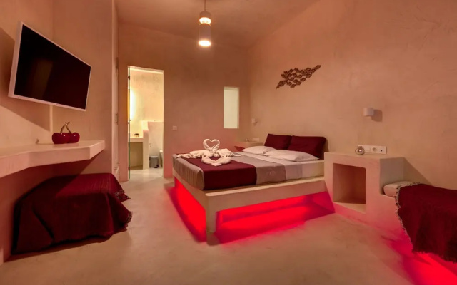 The Muse Of Santorini - Hot Tub Suites