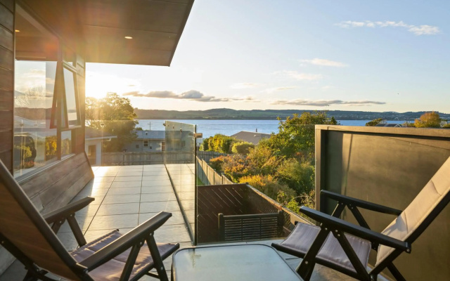 Taupo Escape - Rainbow Point Holiday Home