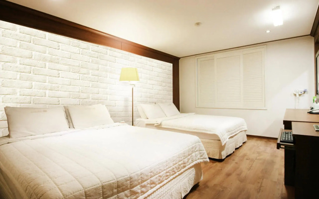 Orange Hotel
