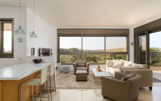 Comfort with Terrace over the Hills by FeelHome