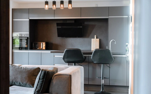 Stylish 1BR Apt w Balc Cloche dOr