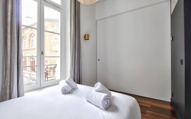 Отель Luxury Apt In The Heart Of Paris - 2br Париж комната для гостей