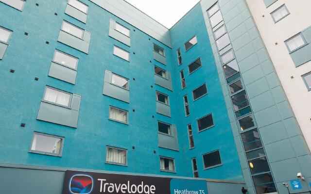 Отель Travelodge Heathrow Terminal 5 вид на фасад