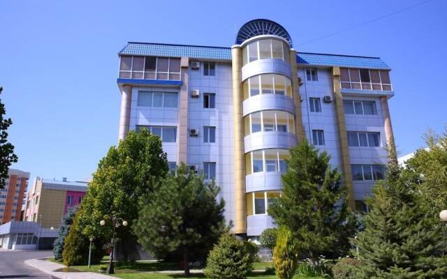 Отель Золотой Дракон Кыргызстан, Бишкек - 9 отзывов об отеле, цены и фото номеров - забронировать отель Золотой Дракон онлайн вид на фасад