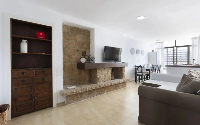 Prime Location Apartment With Seaviews