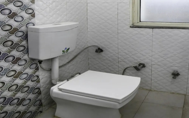 OYO 27825 Hotel Royal