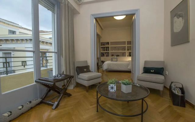 Downtown, classic apartment in Syntagma by GHH