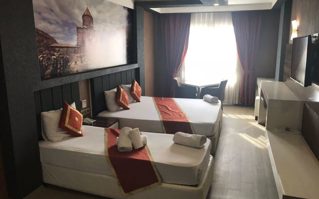 Ozcelik Hotel