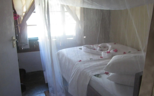 Baobab Beach Lodge & Backpackers