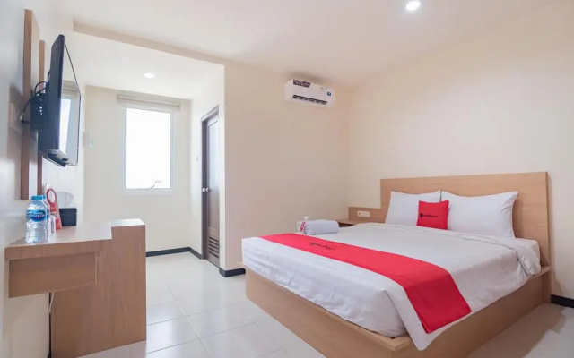 RedDoorz Syariah Plus near Tanjungpura University 2