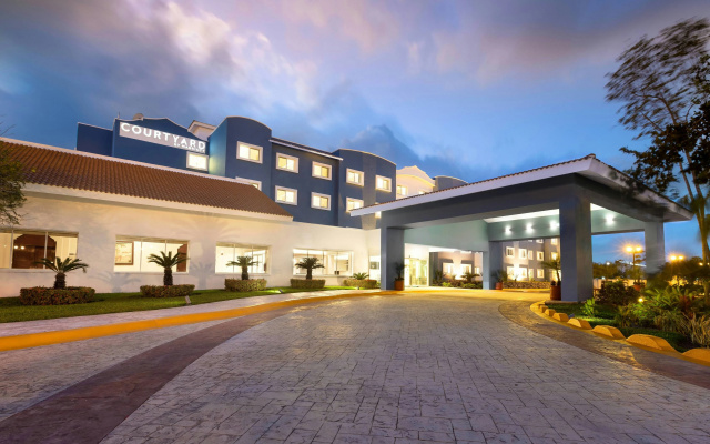 Courtyard By Marriott Cancun Airport