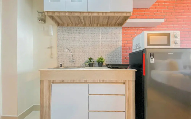 Minimalist And Homey Studio At Apartment Evenciio Margonda