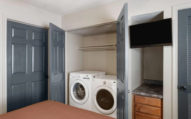 Eagle's Den Suites Big Spring a Travelodge by Wyndham