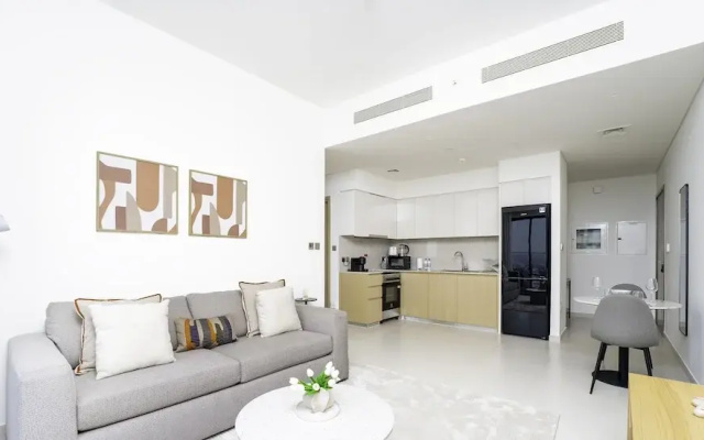 Sleek 1BR in Burj Royale with Canal View