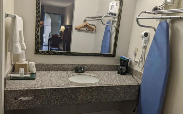 Key West Inn - Roanoke
