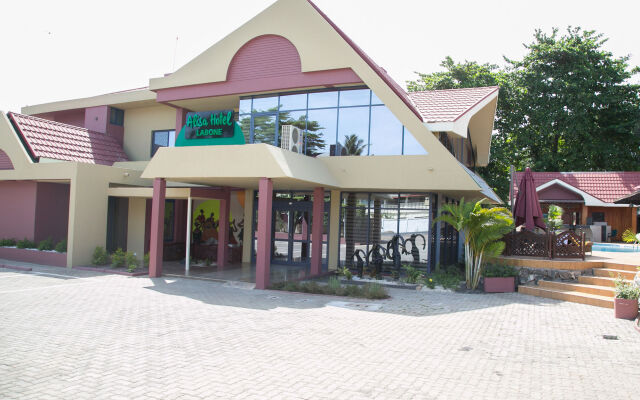 Alisa Hotel Labone вид на фасад