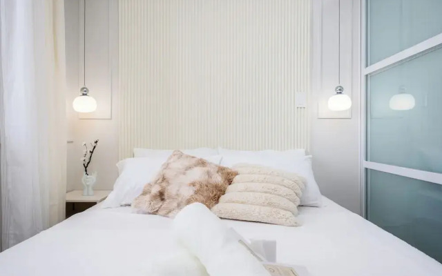 Chic Studio With Balcony & City View Near Airport