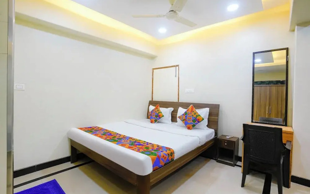 Fabhotel Sheen Residences