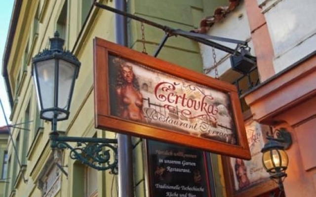 Апартаменты Charles Bridge Apartments Прага вид на фасад