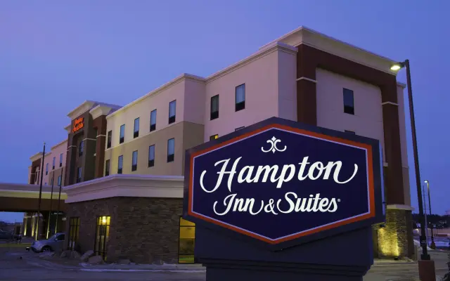 Hampton Inn & Suites Bismarck Northwest