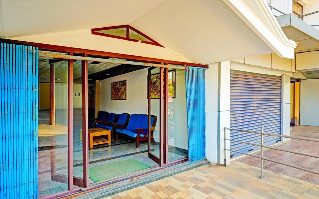 OYO 13581 Hotel Raj