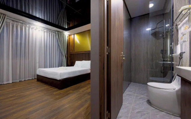 TH Luxury Hotel