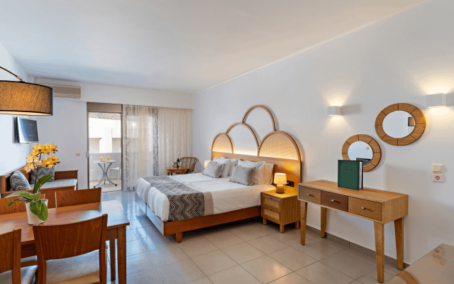 Delfina Art Hotel