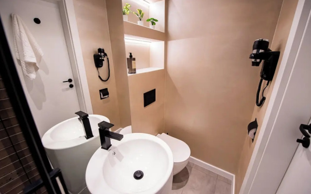 Sakura - One Bedroom Apartment - Next to Victoria Avenue and Cismigiu Park