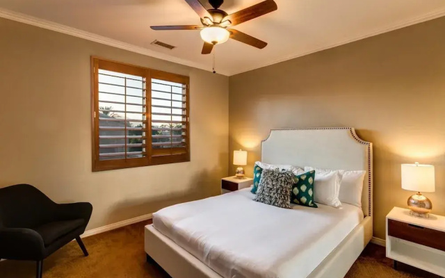 Palm Grove by AvantStay | 15mins From Coachella - Desert Villa - Sleeps 14