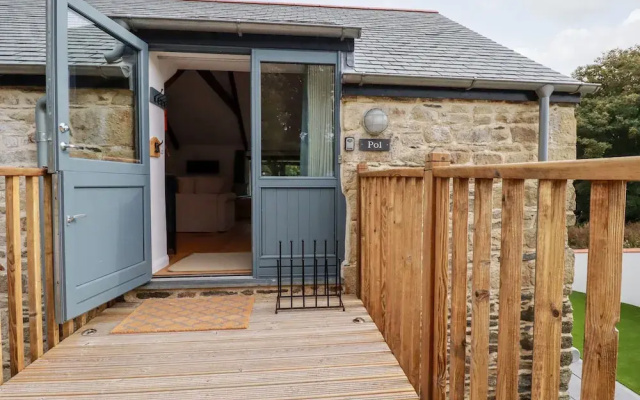 Carines Barns - Pol
