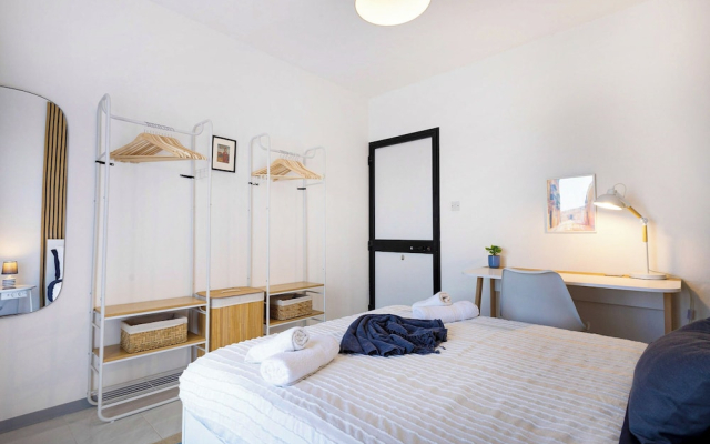2BR Penthouse with Large Front Terrace
