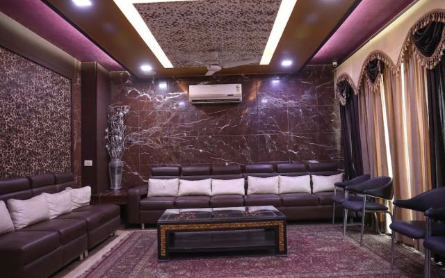 OYO 14867 Hotel Aashadeep