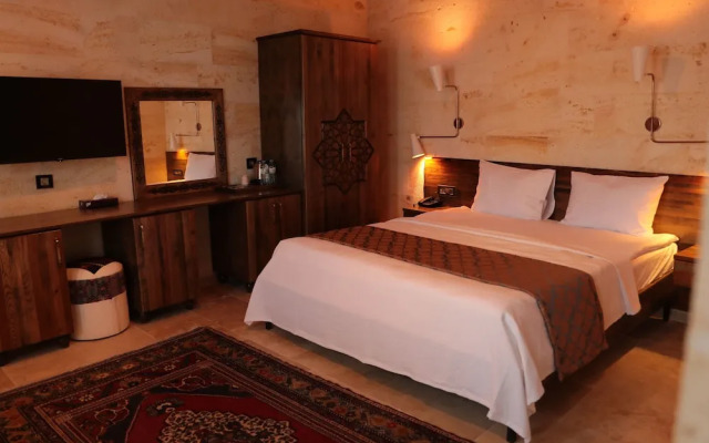 Hira Cave Hotel